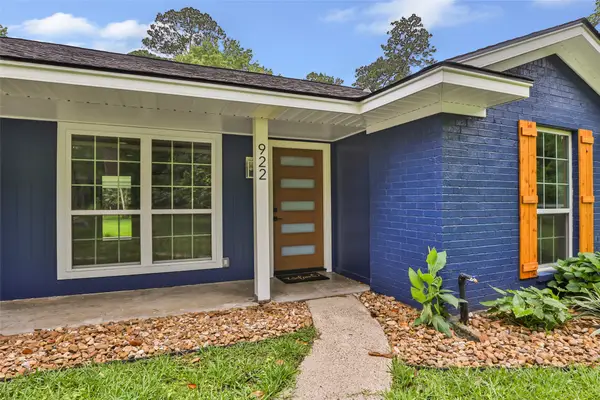 922 Lake Glen Road, Houston, TX 77336