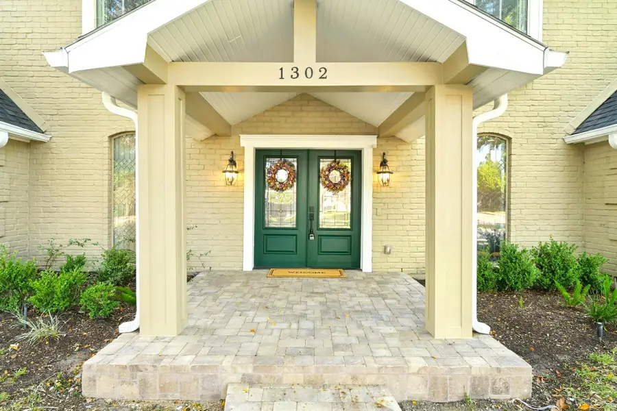 1302 Riverview Circle, Houston, TX 77077 - Image #2