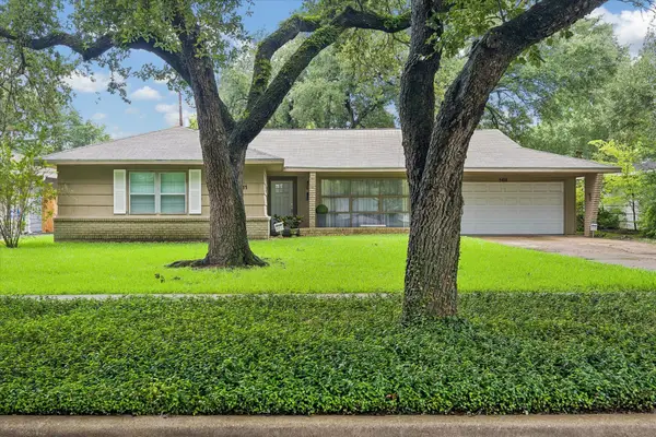 5611 Whitehaven, Bellaire, TX 77401