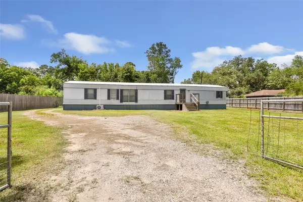 104 W Lawrence Street, Dayton, TX 77535