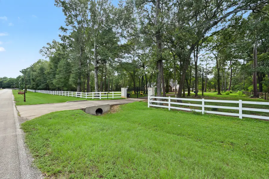 10933 Lake Forest Drive, Conroe, TX 77384 - #2