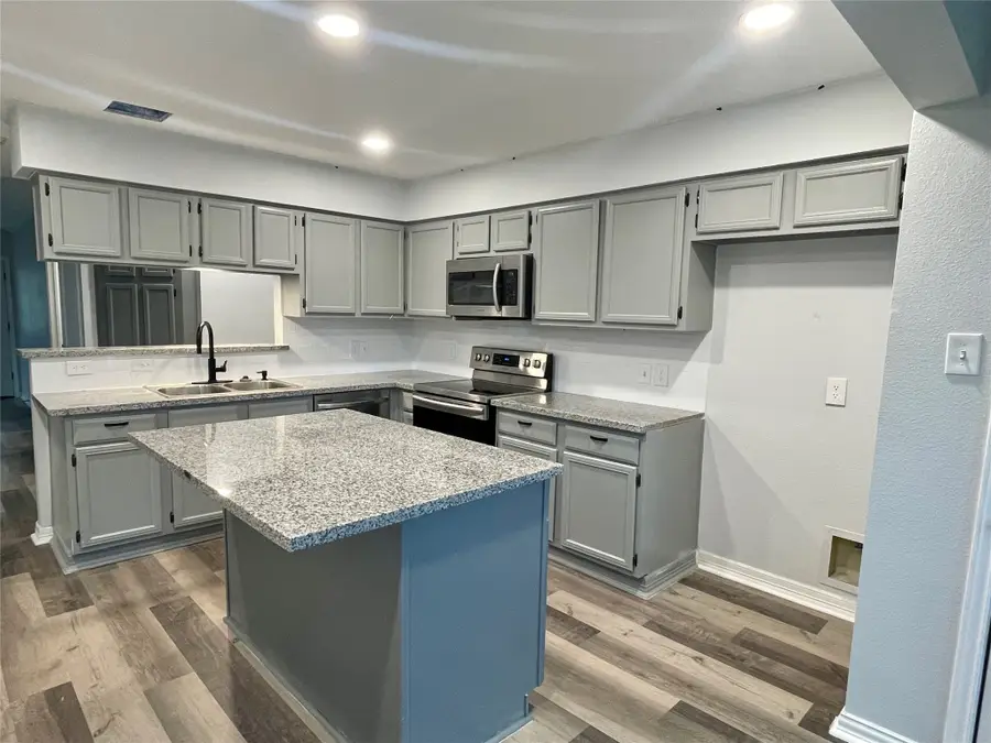 1225 Clover Drive, Angleton, TX 77515 - Image #3