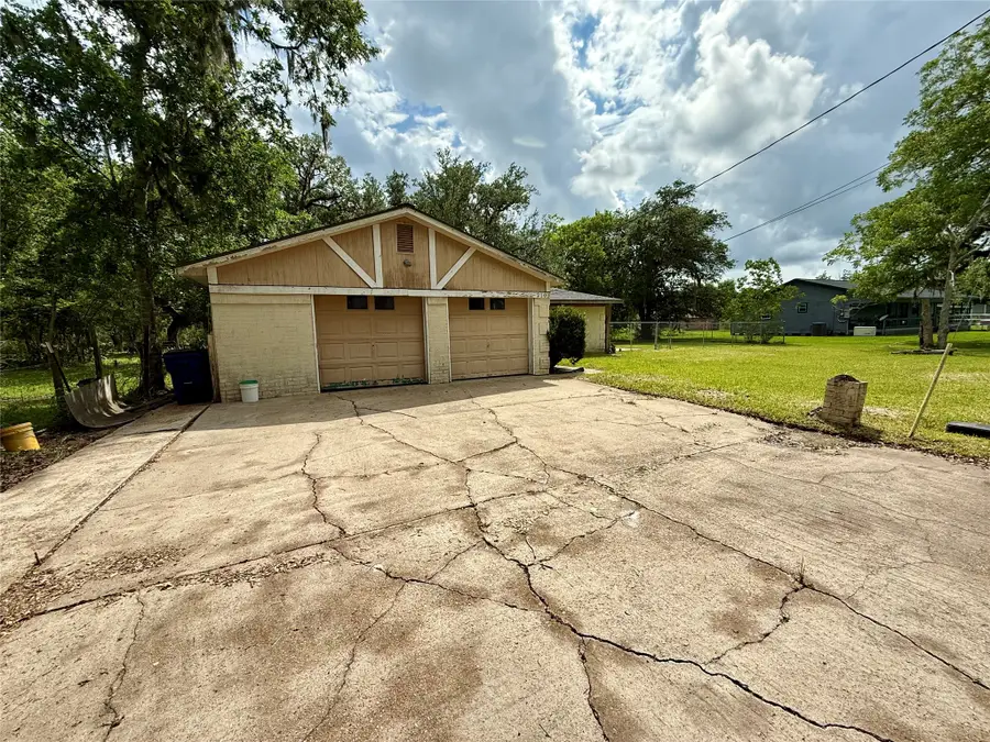 210 S Martin Luther King, Sweeny, TX 77480 - #3