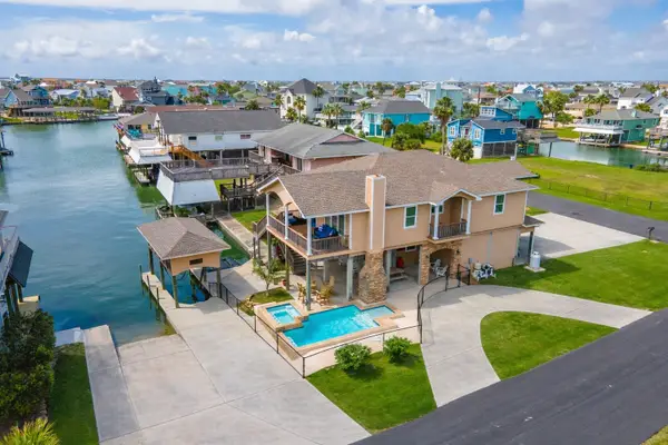 1301 Maui Dr Drive, Tiki Island, TX 77554