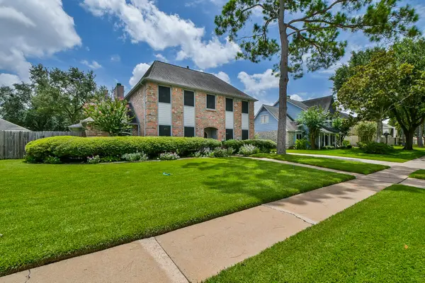 1002 Mill Run Drive, Sugar Land, TX 77498
