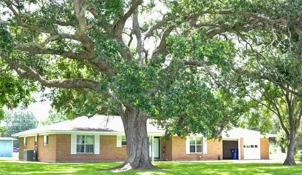 402 Peach Point Road, Jones Creek, TX 77541