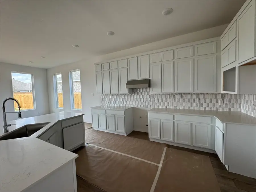 8222 Holly Blue Drive, Rosharon, TX 77583 - Image #2