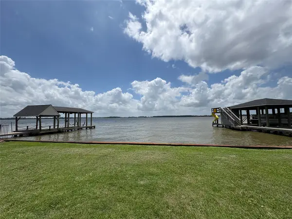 3739 Shore Shadows Drive, Crosby, TX 77532