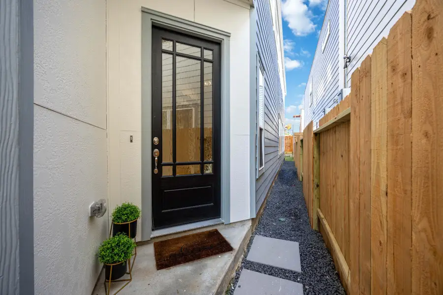 1104 Dart Street, Houston, TX 77007 - Image #2