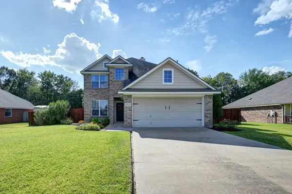 2913 Oakwood Drive, Brenham, TX 77833