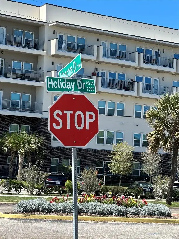 7112 N Holiday Drive, Galveston, TX 77550 - #2