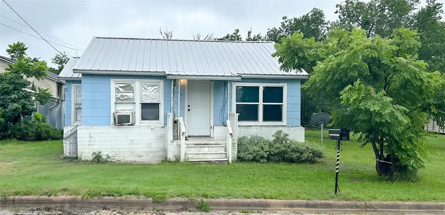 540 Hempstead Street W, Giddings, TX 78942 - #2