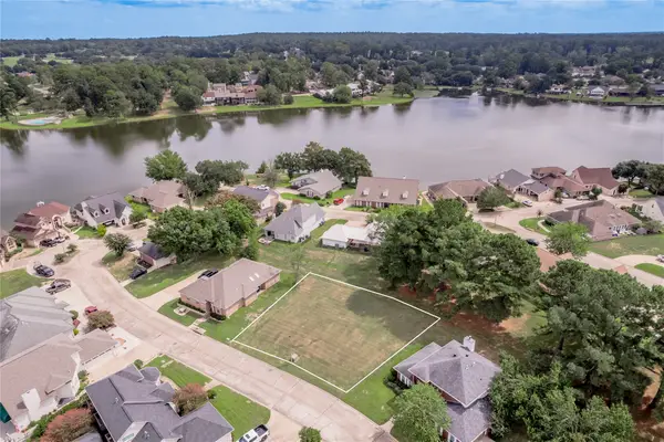 1410 W Lake Shores, Huntsville, TX 77340