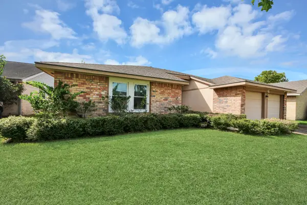 2519 Colonial Ridge Drive, Friendswood, TX 77546
