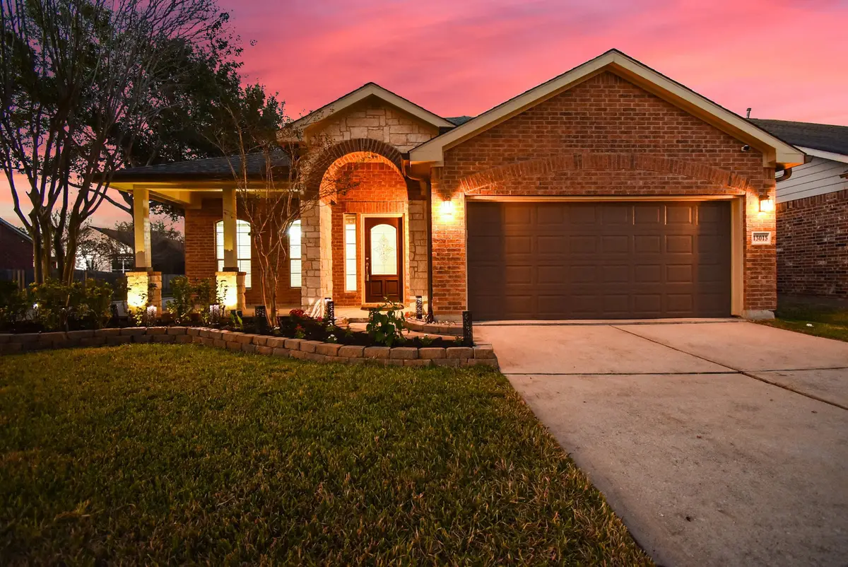 13015 Shallow Falls Lane, Pearland, TX 77584 - Image #1