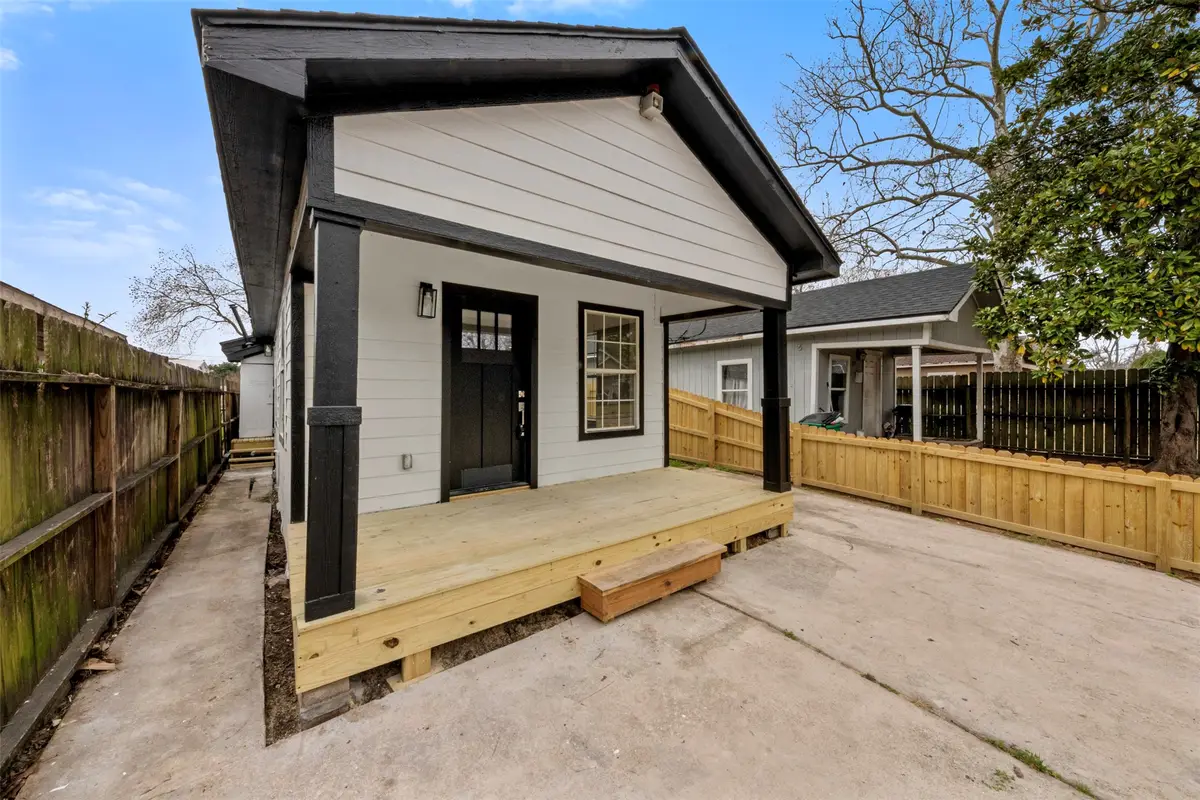 219 E James Street, Baytown, TX 77520 - #1