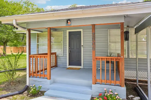 2606 2nd Avenue N, Texas City, TX 77590