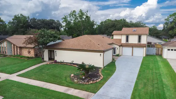 15307 Seahorse Drive, Houston, TX 77062