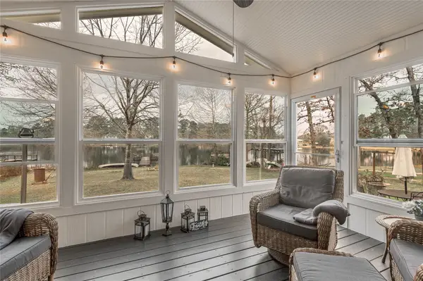 202 Sunset Lake Road, Huntsville, TX 77340