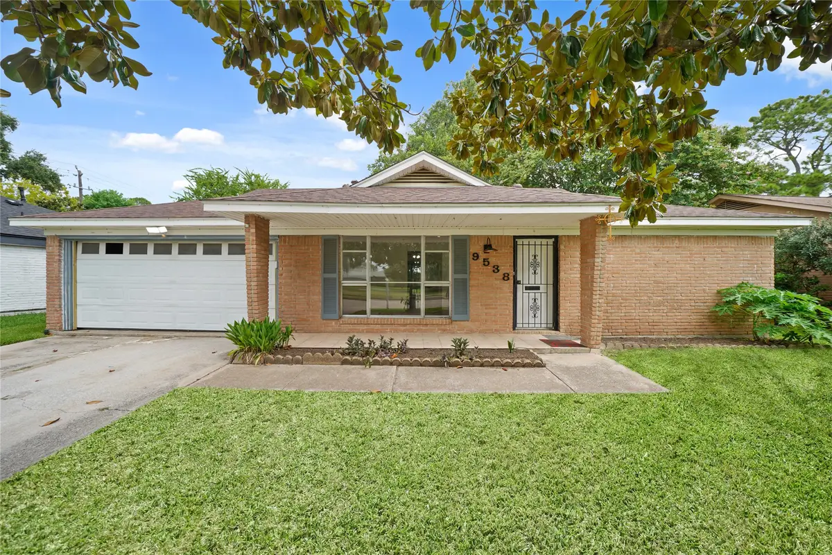 9538 Skyline Drive, Houston, TX 77063 - Image #1