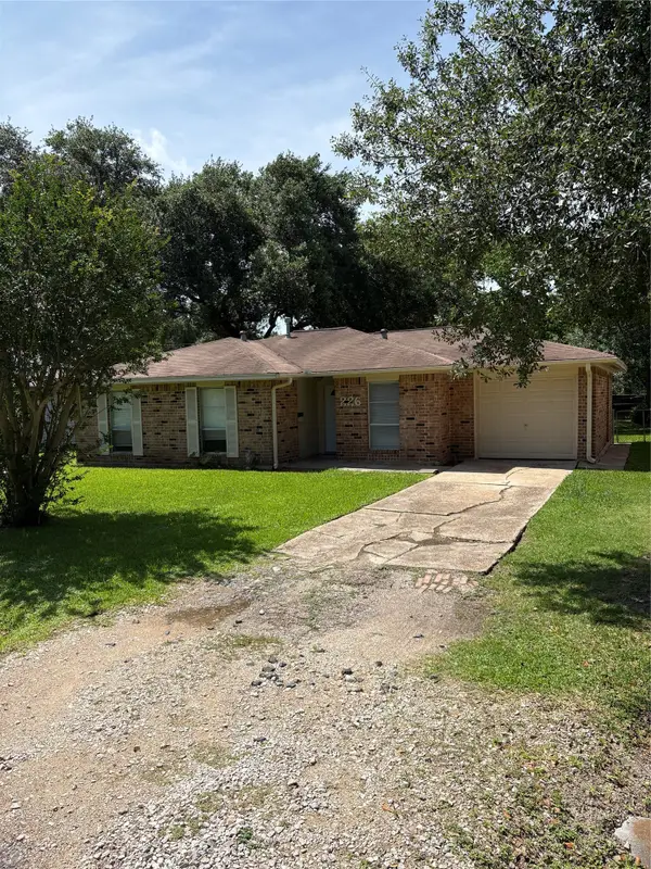 226 E Dumble Street, Alvin, TX 77511