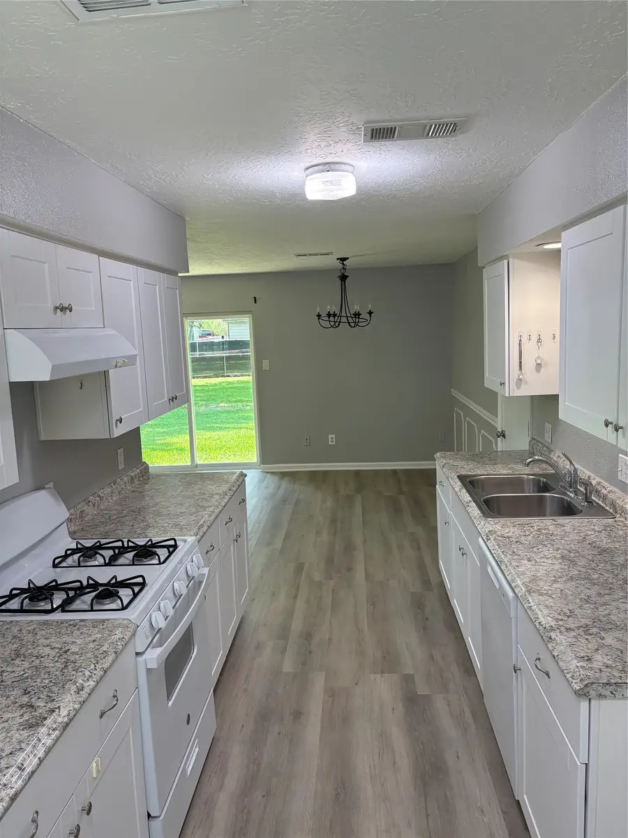226 E Dumble Street, Alvin, TX 77511 - #2
