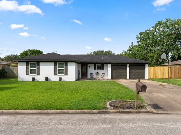3832 Holly Glen Drive, Bay City, TX 77414