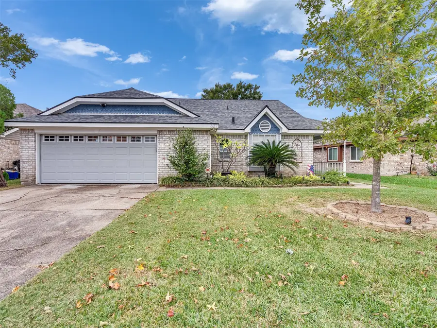 327 Enfield Drive, Highlands, TX 77562 - Image #2