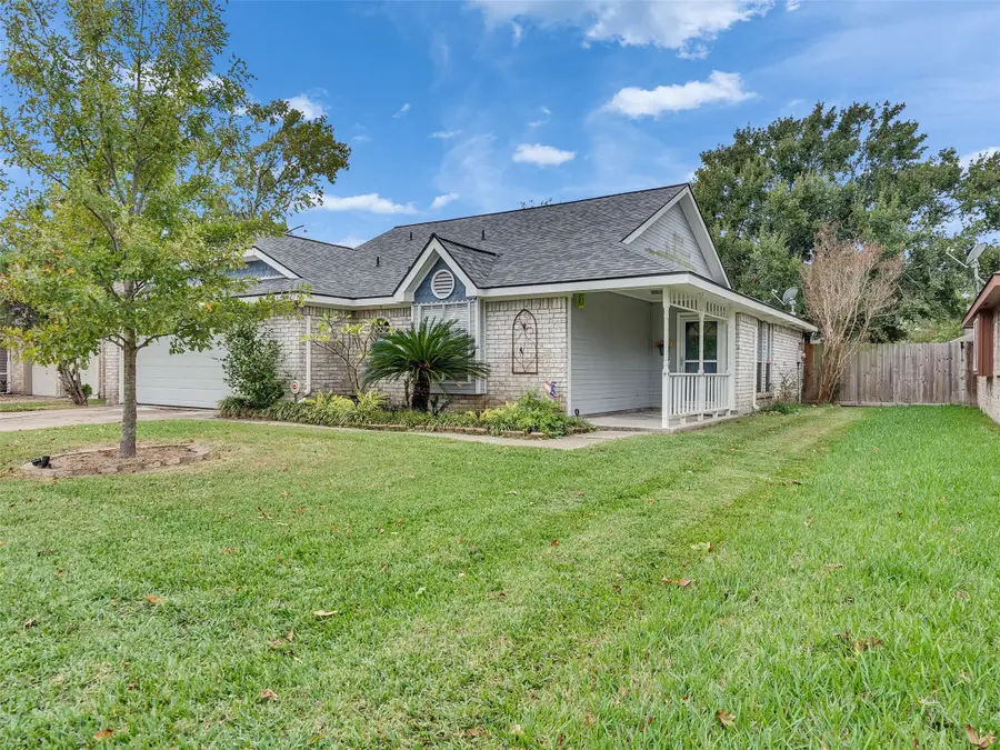 327 Enfield Drive, Highlands, TX 77562 - Image #3