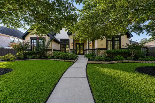 1321 Stoney Lake Drive, Friendswood, TX 77546