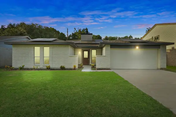 2322 Aprilmont Drive, Sugar Land, TX 77498