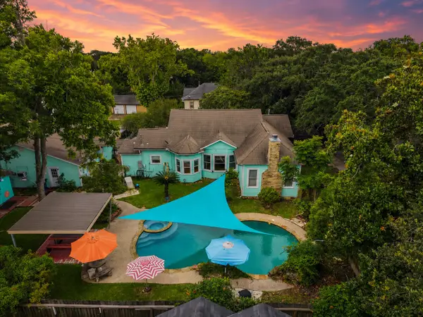 302 11th Avenue N, Texas City, TX 77590