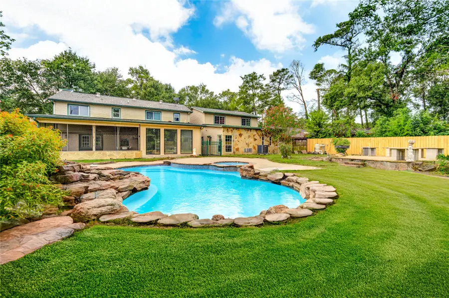 303 Shady Glen Lane, Conroe, TX 77385 - Image #2