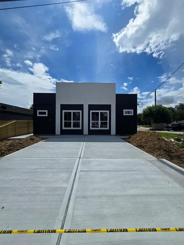 7800 Bowen Street #A-B, Houston, TX 77051