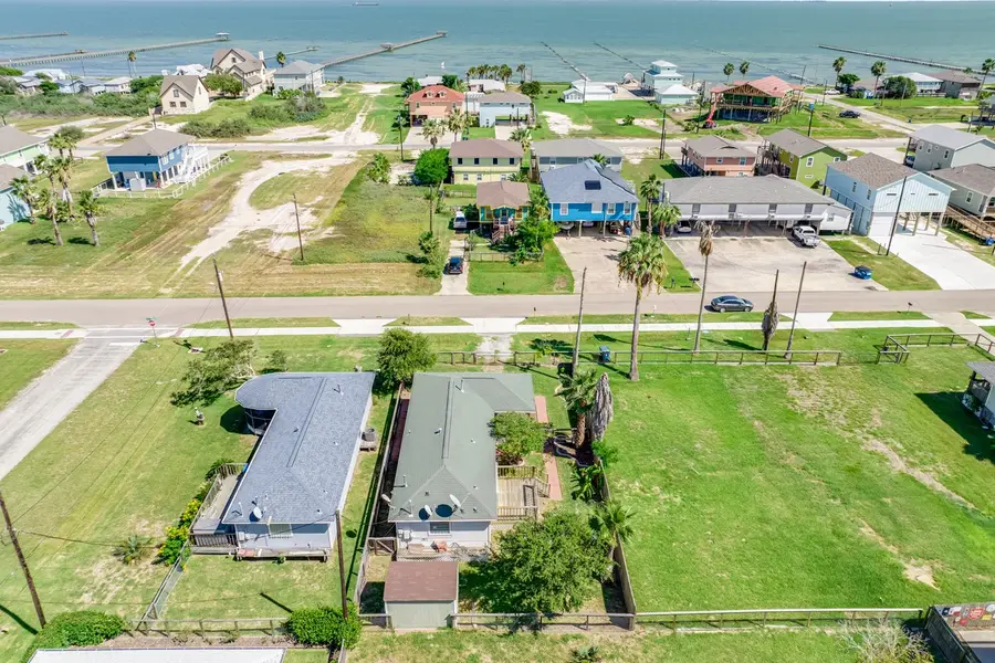 1307 S Live Oak Street, Rockport, TX 78382 - Image #3