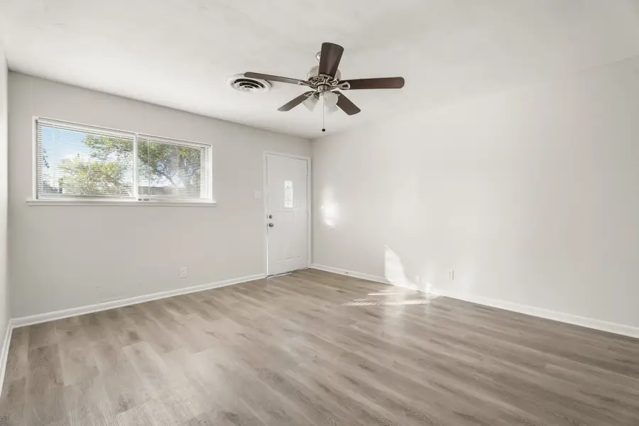 2808 28th Avenue N, Texas City, TX 77590 - Image #2