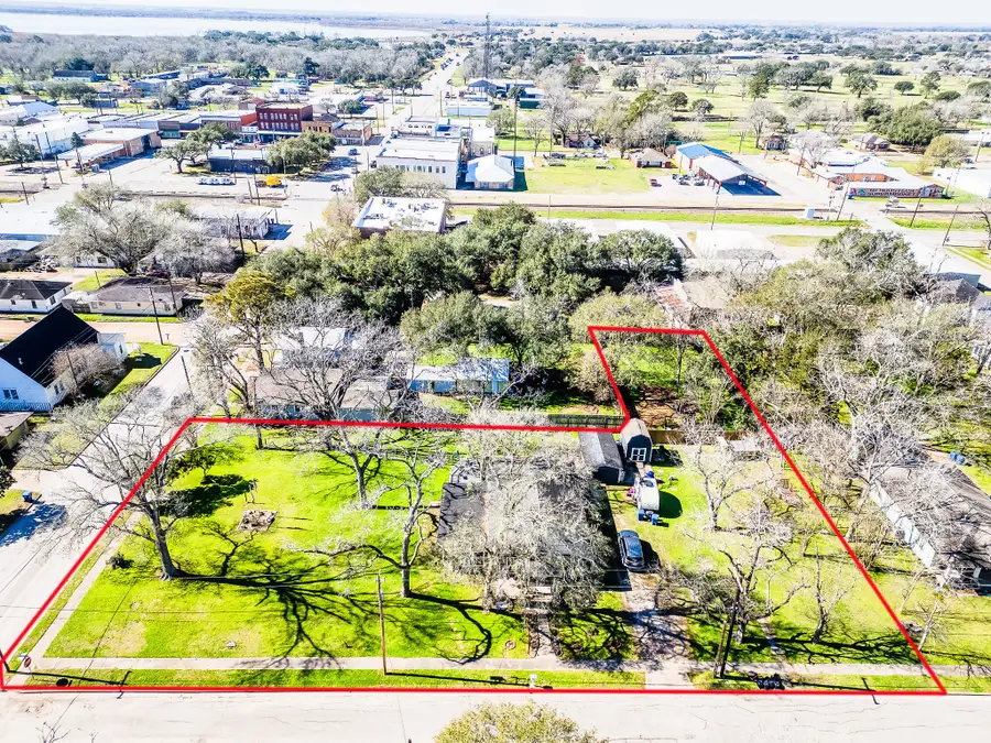 105 W Stockbridge Street, Eagle Lake, TX 77434 - #2