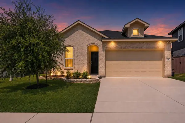 214 Water Grass Trail, Clute, TX 77531