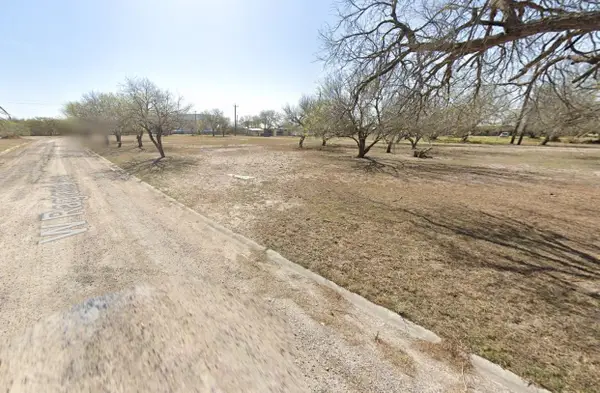 409 W Ragland Avenue, Kingsville, TX 78363