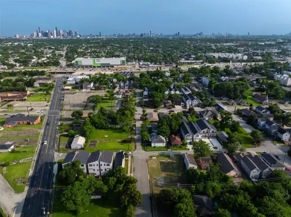 421 E 34th Street, Houston, TX 77018