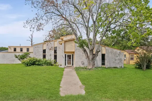 426 S 6th Street, La Porte, TX 77571