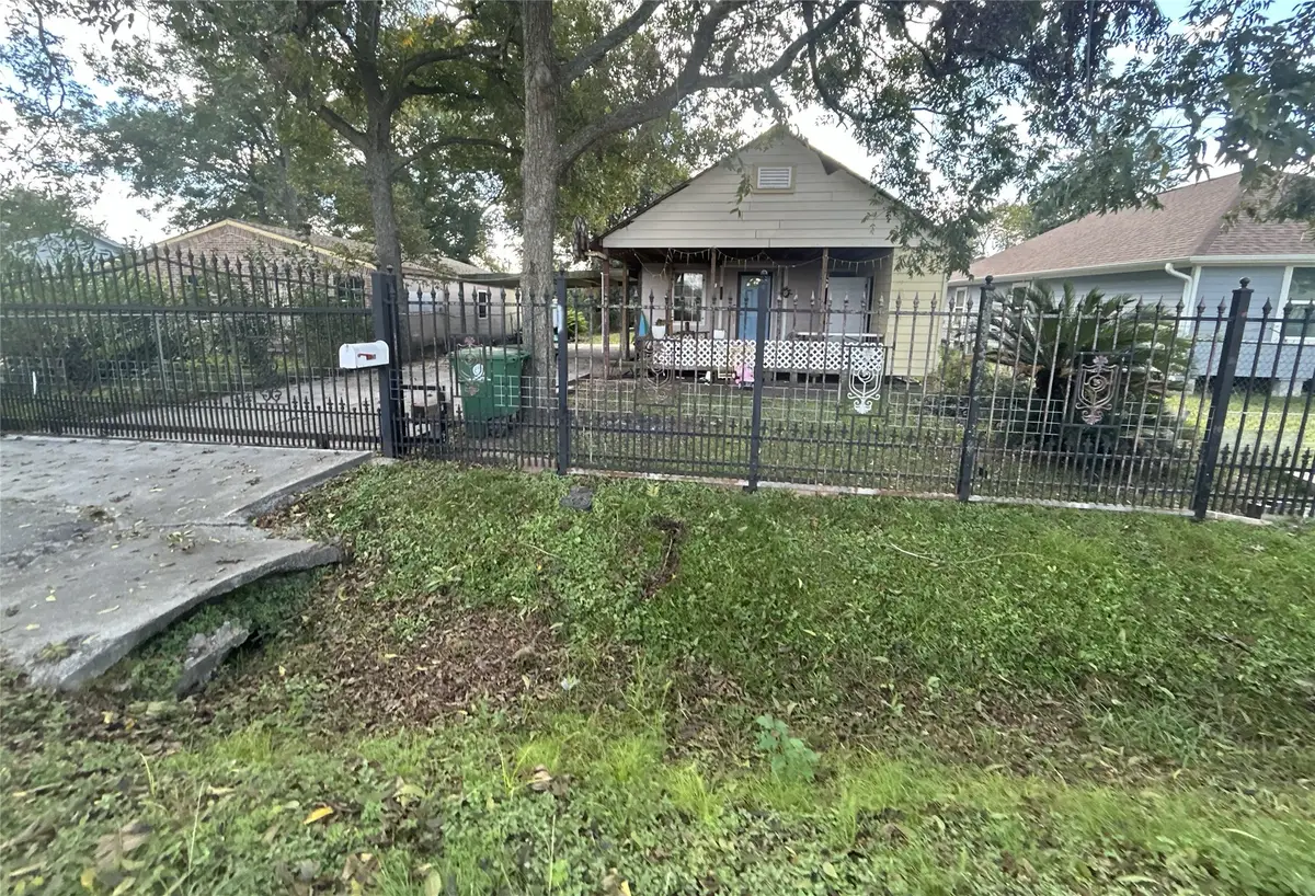 3224 Creston Drive, Houston, TX 77026 - Image #1