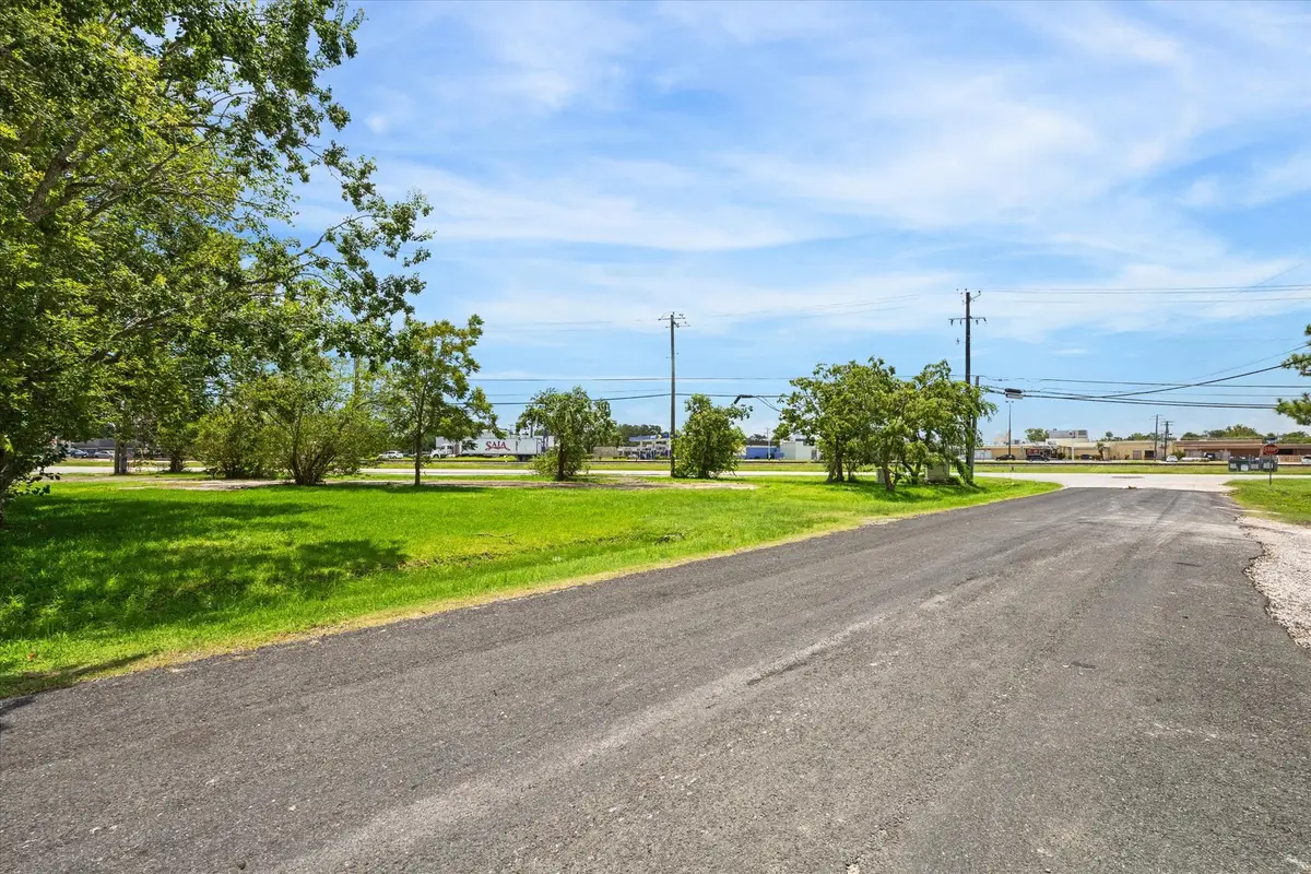 408 N Oak Street, Texas City, TX 77591 - Image #1