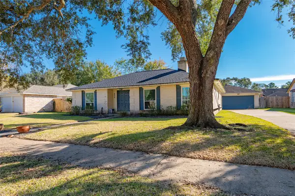 408 Broadmoor Street, Friendswood, TX 77546