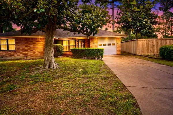 2211 Hialeah Drive, Houston, TX 77018