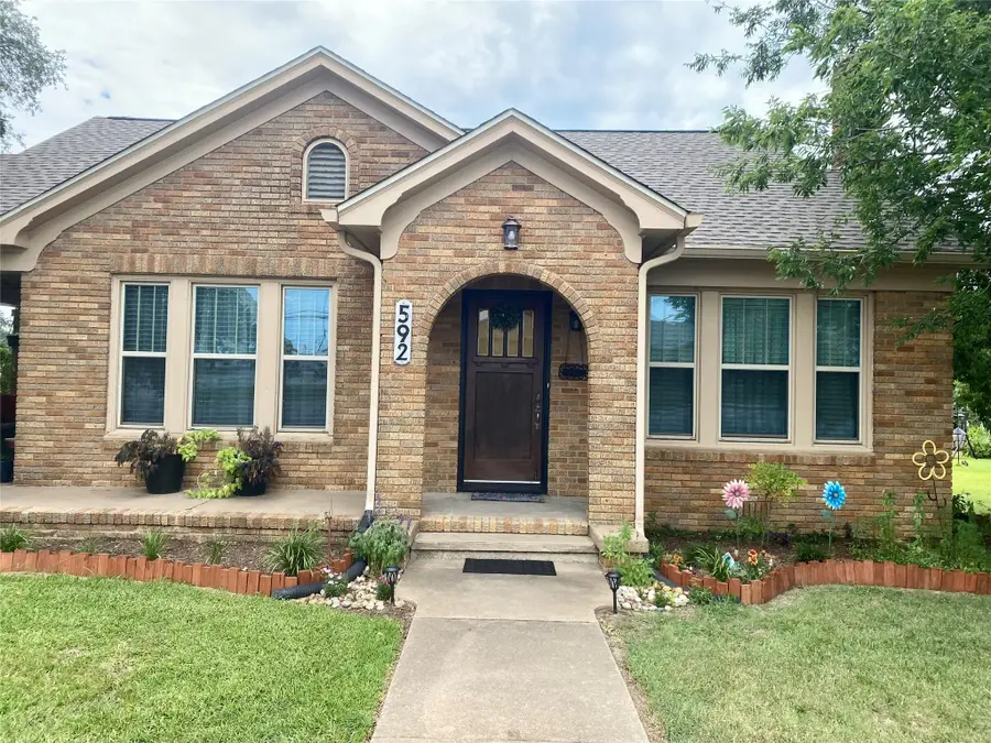 592 E Hempstead Street, Giddings, TX 78942 - Image #2