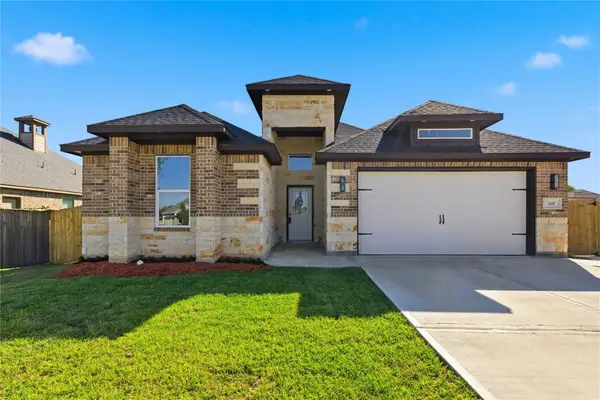 214 Manor Avenue, Arcola, TX 77583