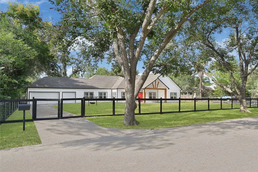 7045 Cayton Street, Houston, TX 77061 - Image #2