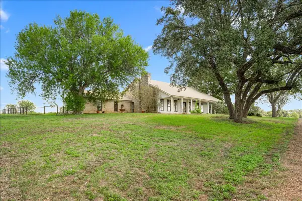 4214 Old College Road, La Grange, TX 78945