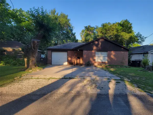116 N Coffelt Street, Alvin, TX 77511